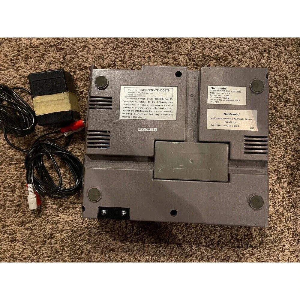 Nintendo Entertainment System (NES) Console With Wires - Tested